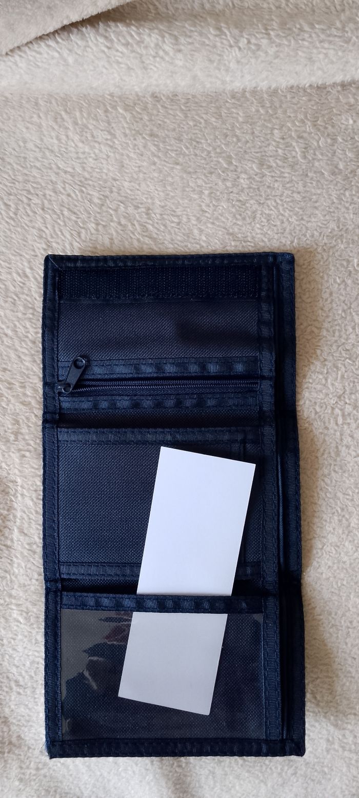 Joli porte feuille olympique lyonnais. Fermeture scratch. Plusieurs poches dont une a fermeture éclair. neuf - photo numéro 7