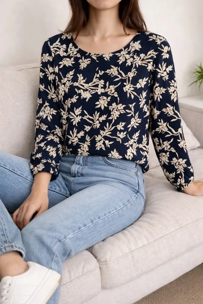 Blouse fluide bleu marine à fleurs, manches lognues – très élégante 🌸 Taille xs