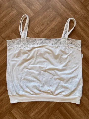 Top à bretelles blanc en dentelle Anti Flirt