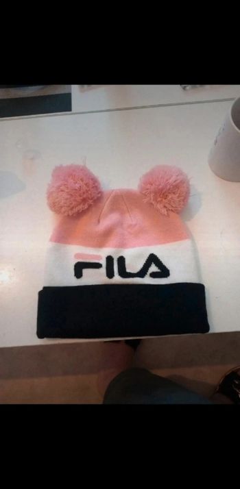 Bonnet Fila avec un design original tricolore