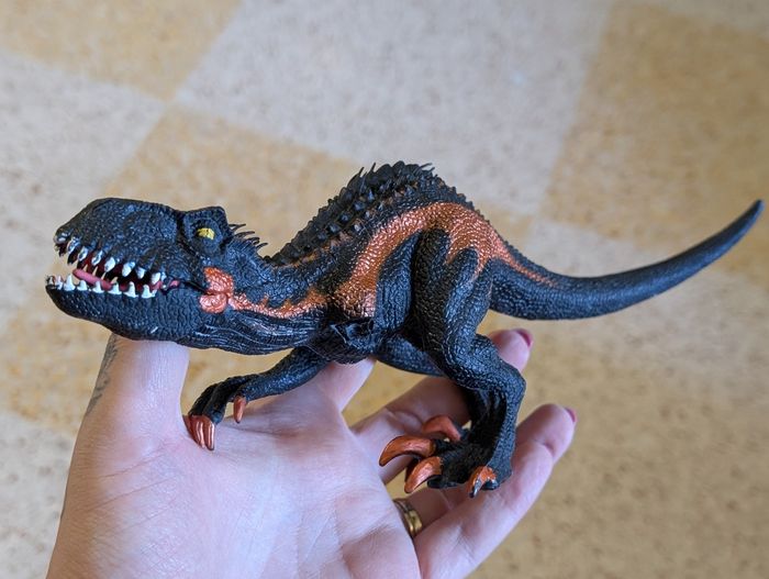 Dinosaure carnivore a 3 pattes - photo numéro 6