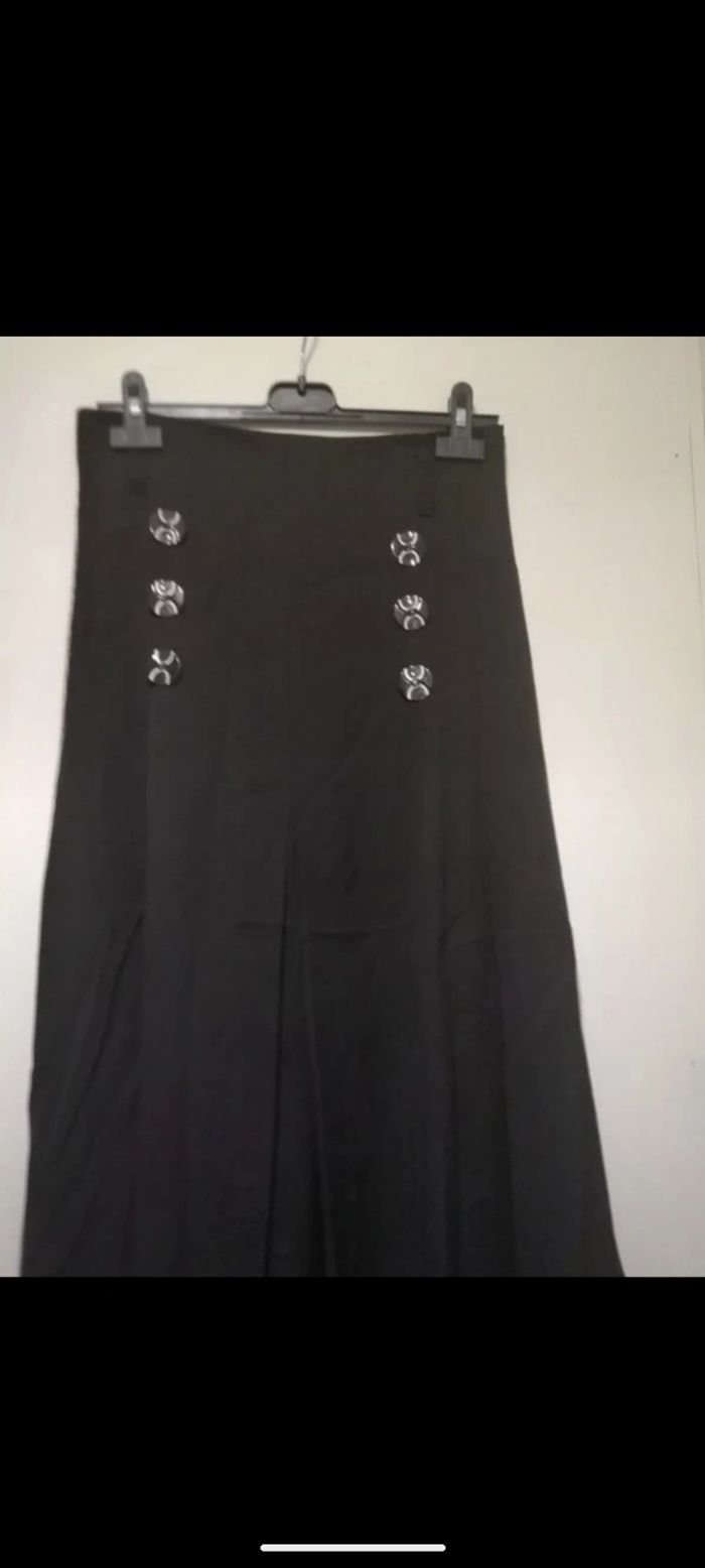 Belle jupe longue noire à larges plis. Taille 40 - photo numéro 2