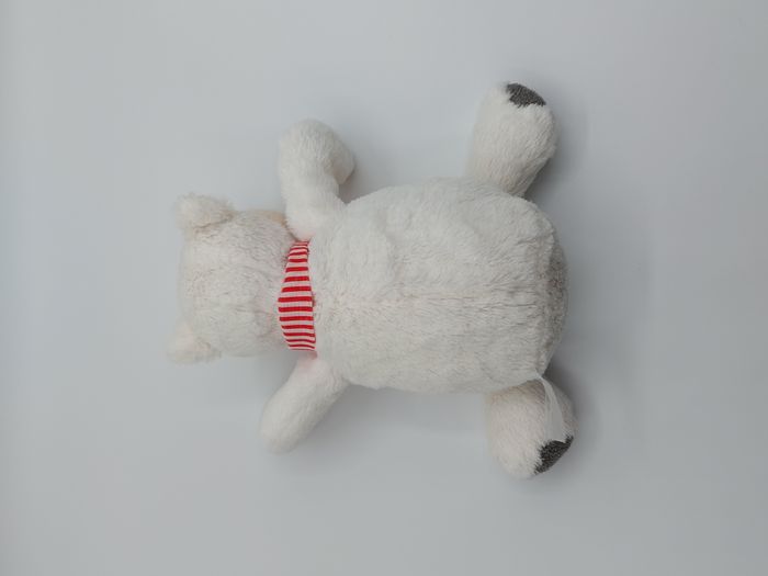 Peluche doudou ours polaire blanc PRIMATIS beige écharpe rayée rouge 20 cm assis - photo numéro 3