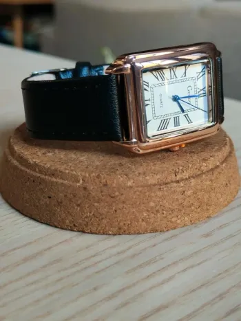 Montre noire, rose, rectangulaire, style vintage