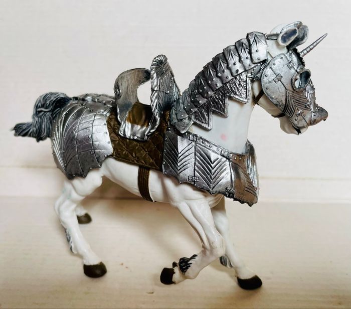 Figurine Papo - cheval avec armure - photo numéro 7