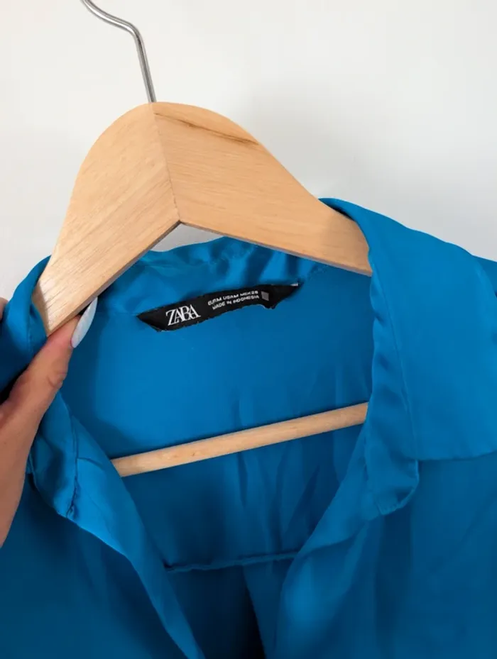 Chemise Zara satiné bleu électrique uni moderne minimaliste  taille 38 - photo numéro 7