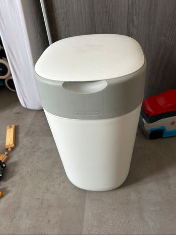 Poubelle à couches