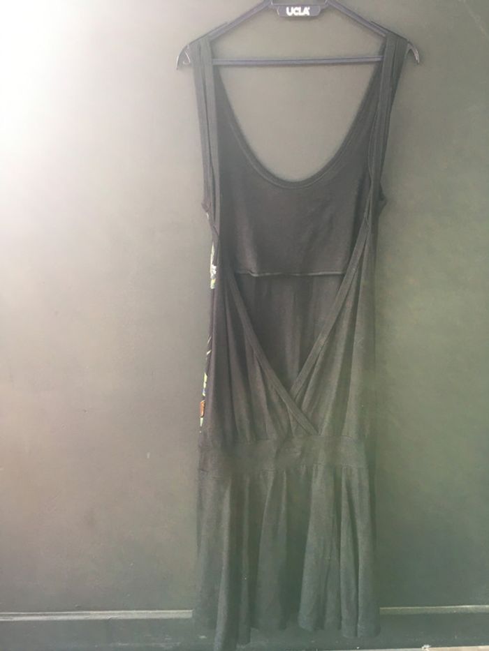 Robe décolletée dos - photo numéro 3