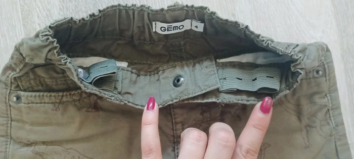 Short garçon kaki motif dinosaures, taille 4 ans, en très bon  état. - photo numéro 5