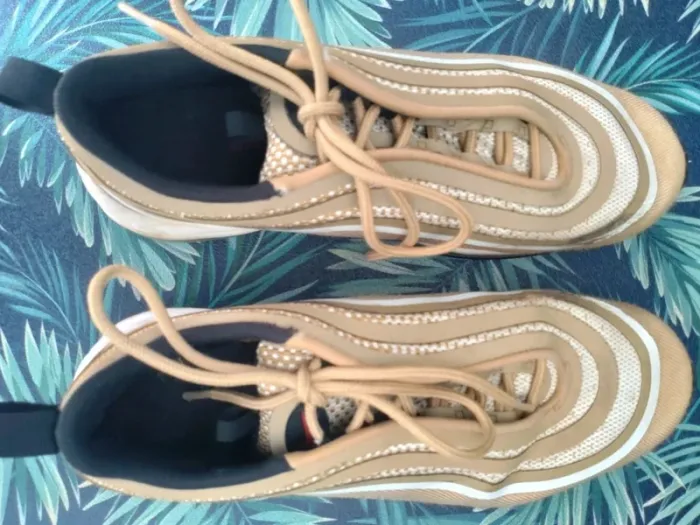 Chaussures baskets Nike Air Max doré et blanc pointure 41 - photo numéro 3