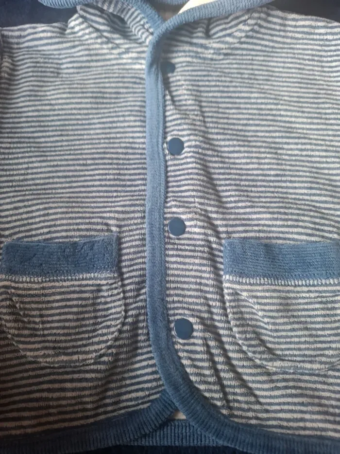 gilet avec pressions et capuchon - photo numéro 2