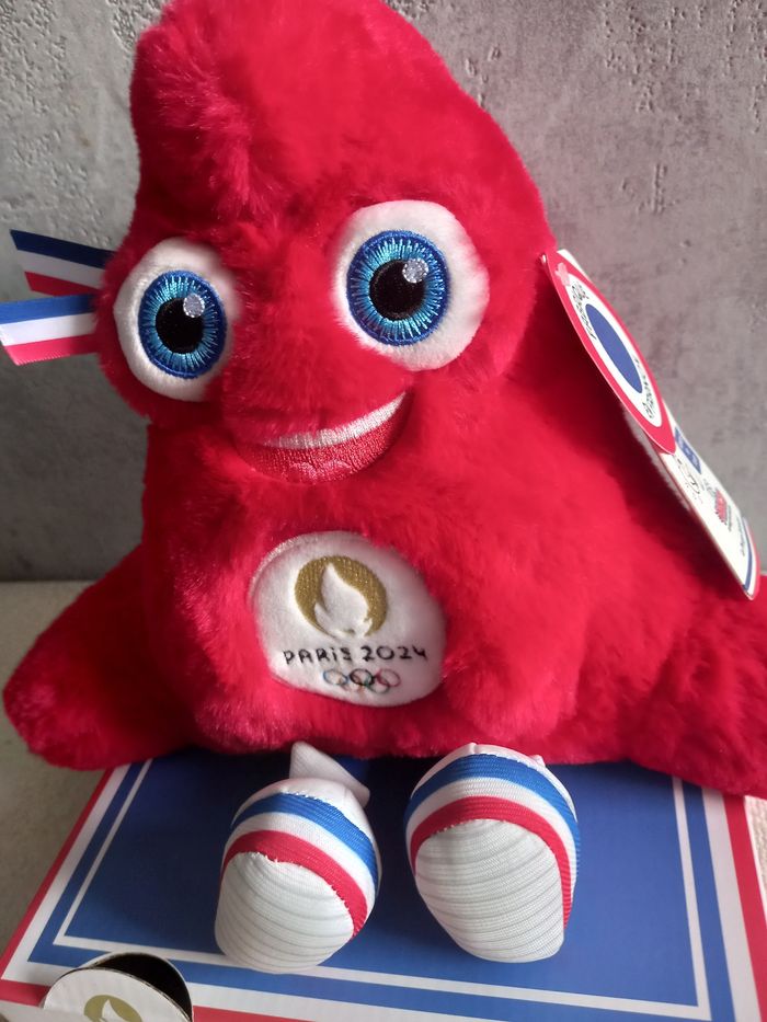 Peluche Mascotte JO2024 23cm Articulée
