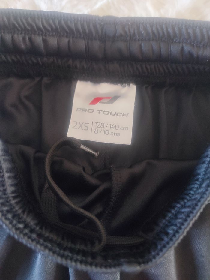 Short de foot noir Pro Touch taille 8/10 ans - photo numéro 2