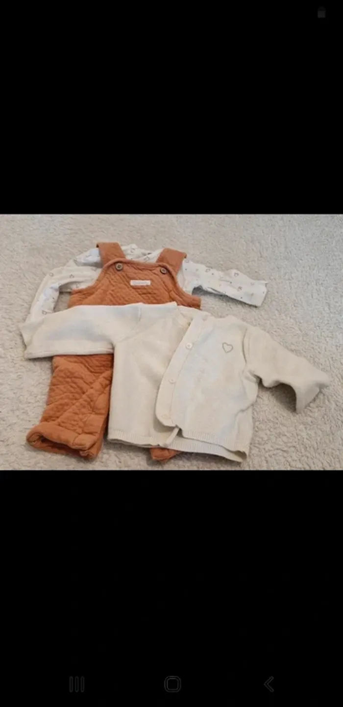 Tenue salopette 3 mois