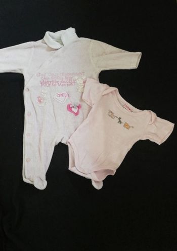 Lot pyjama 1 pièce et bodie fille 1 mois manche courte