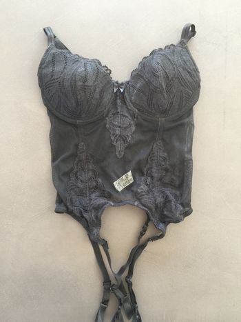 Soutien gorge porte jarretelles