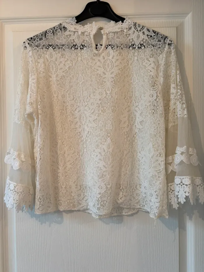 Blouse en dentelle - photo numéro 2