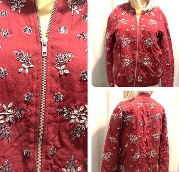 Bomber rouge foncé brodé avec perles