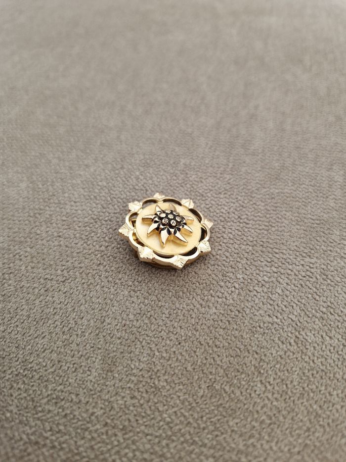 Broche vintage dorée pour foulard motif fleur - photo numéro 5