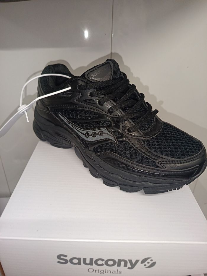 Basket neuve sauconyy T45