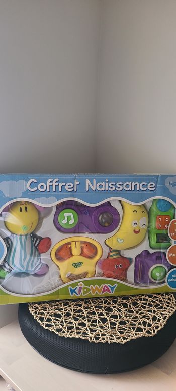 Coffret naissance comprenant 7 articles  jouets éveils