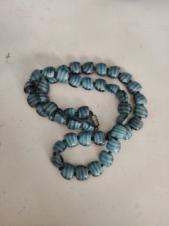 Collier de pierres bleues