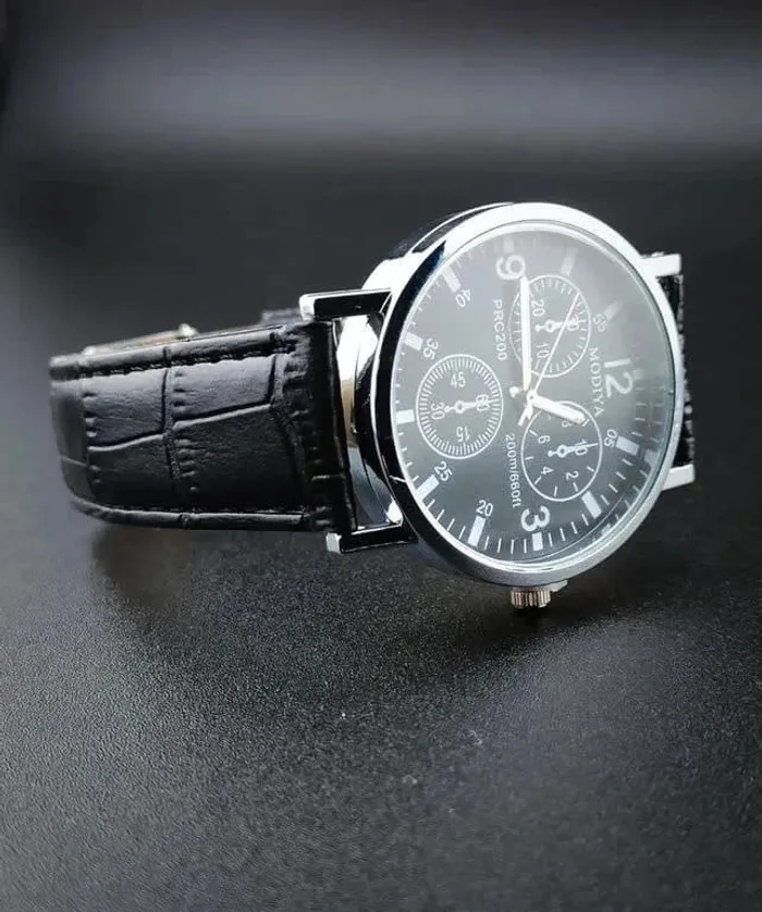 Montre noire légère style sport vintage