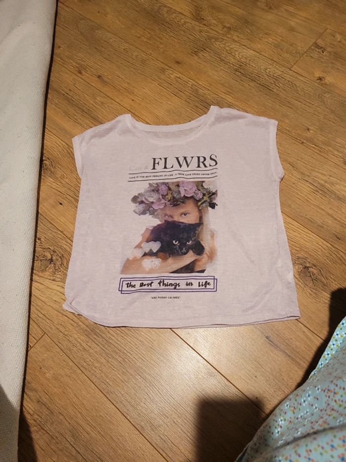 Tee shirt rose here + there 14 ans bon etat