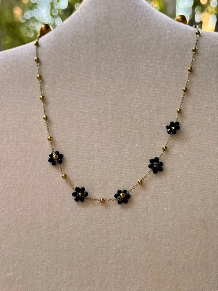 Collier chaîne réglable acier inoxydable or boules fleurs perles noires - photo numéro 2