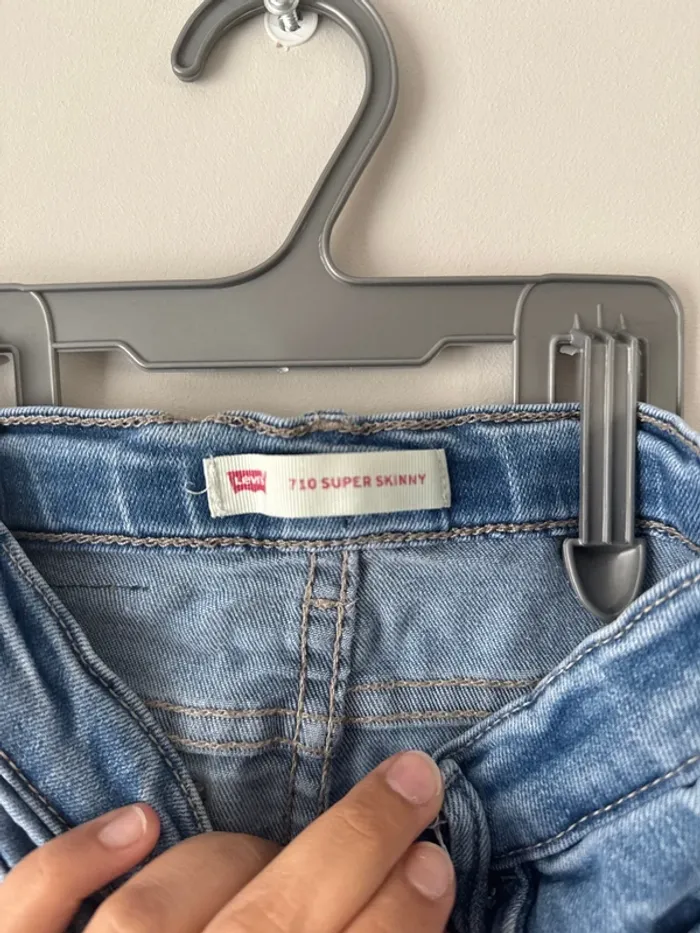 👖 jeans levi’s - fille - 4 ans - 104 cm - bon état - photo numéro 5