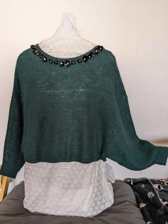 Pull court Naf-Naf - vert foncé et sequins.