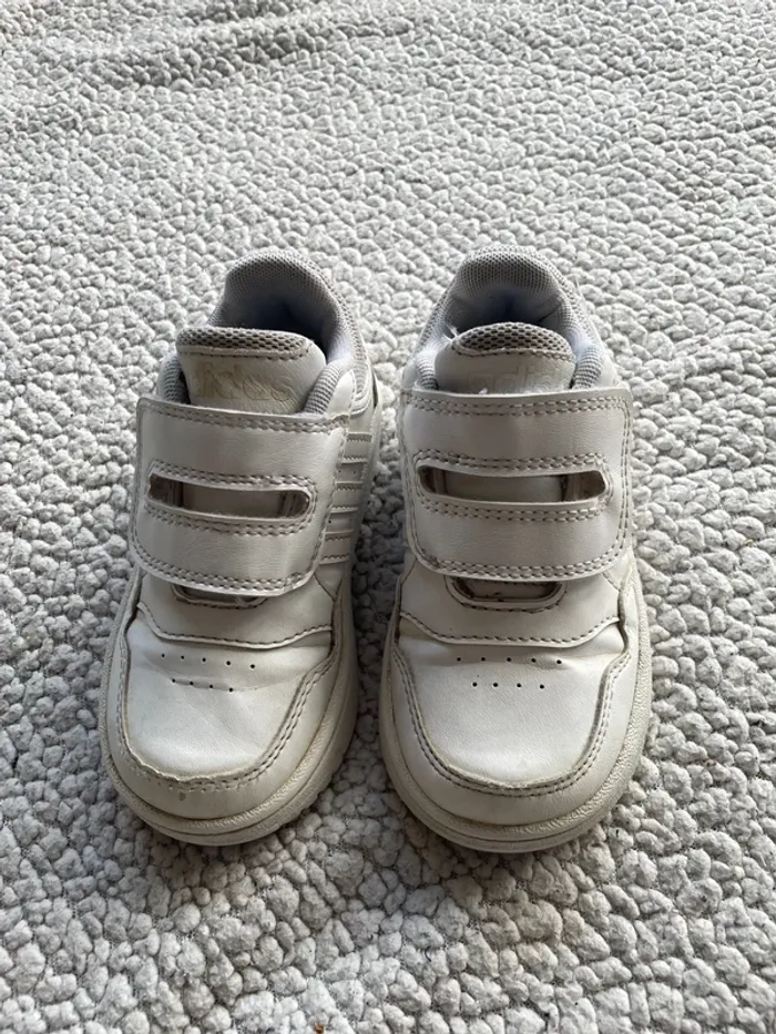 Baskets Adidas blanches pointure 24 - photo numéro 2