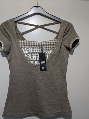 Beau tee shirt Miss Lisa beige irisé et Strass. Taille 36/38