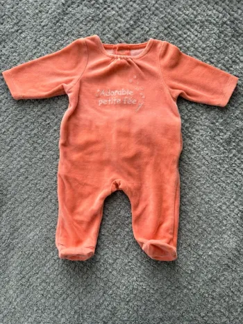 Pyjamas une pièce orange saumon (1mois)