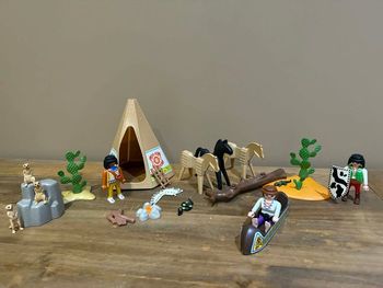 Lot playmobil personnages indiens, leurs chevaux et tipi 