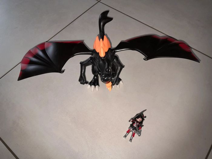 5482 Grand Dragon Royal avec Flammes Lumineuses