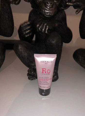 Crème de gommage à l’eau de rose