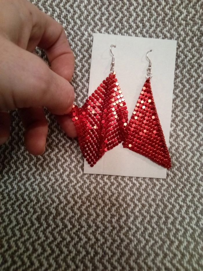 Boucles d'oreilles résilles rouges - photo numéro 3