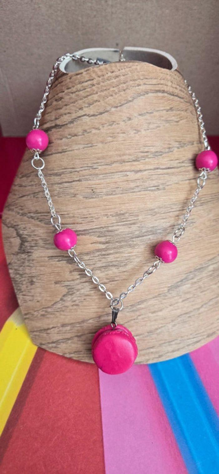 Collier sautoir macarons fushia Fimo - photo numéro 2