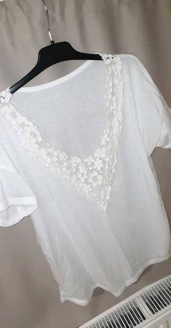 Haut dentelle blanc cassé