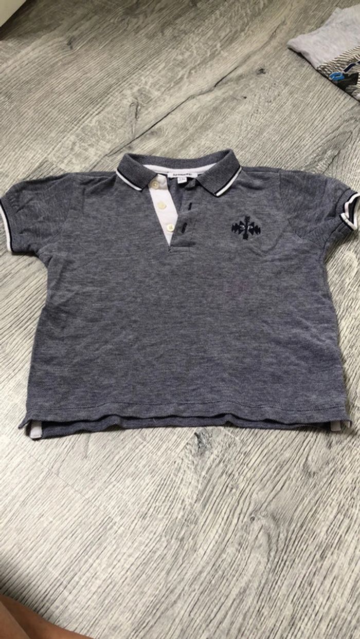 T-shirt col V _ 3 pommes _ 4 ans