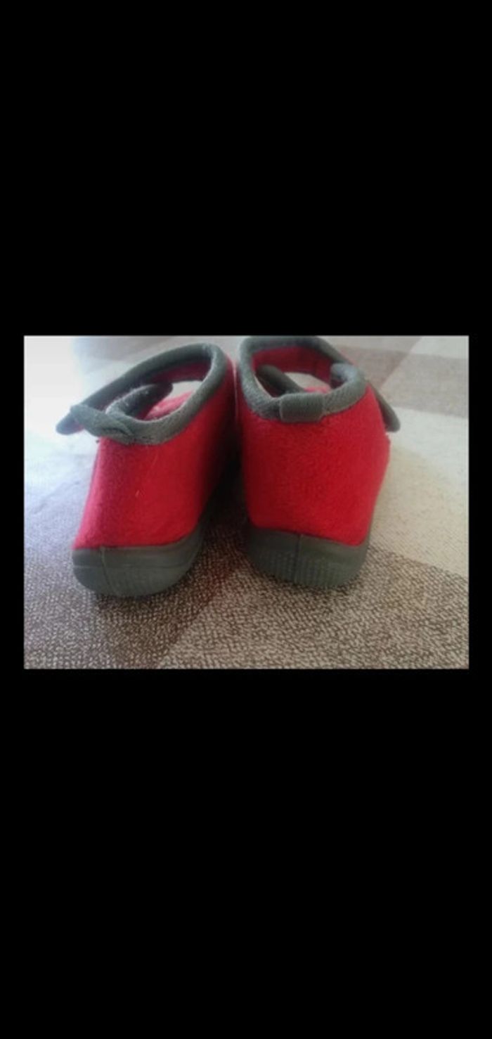 Chausson taille 19 rouge à scratch neuf - photo numéro 2
