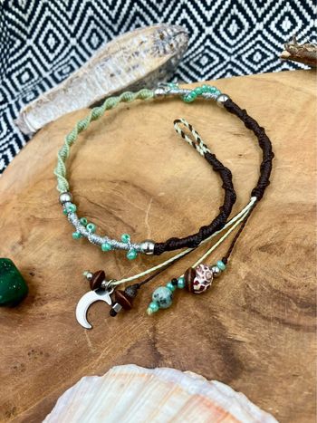 Bijou de cheveux - ateba - en macramé avec lune et coquillage