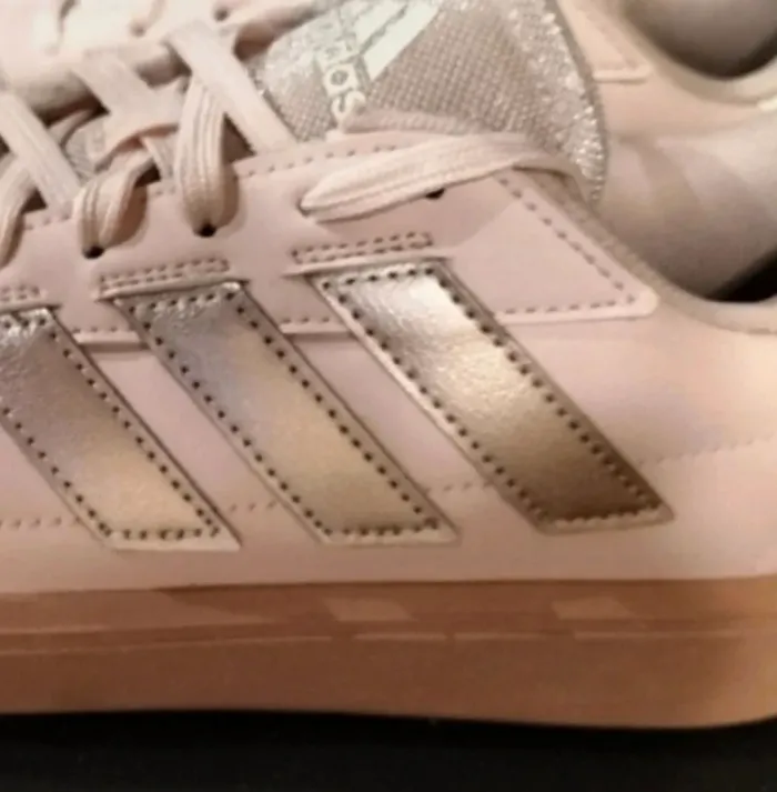 Baskets Adidas originales roses avec bandes lilas - photo numéro 7