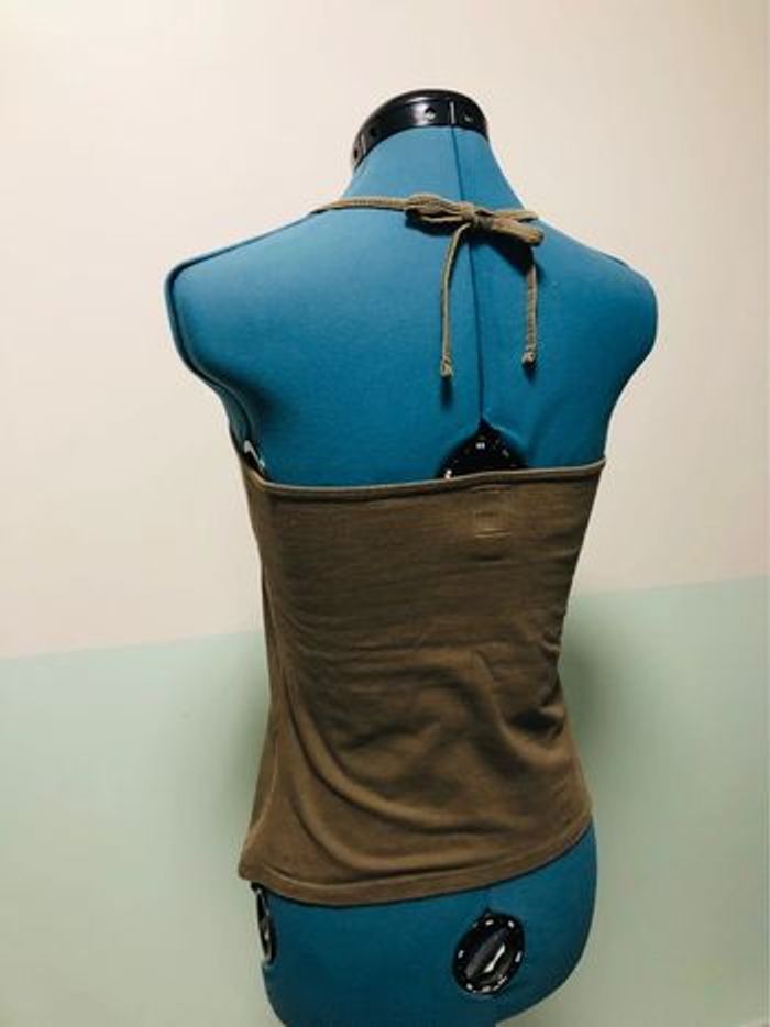 Débardeur kaki dos nu top haut attache dans le cou - photo numéro 4