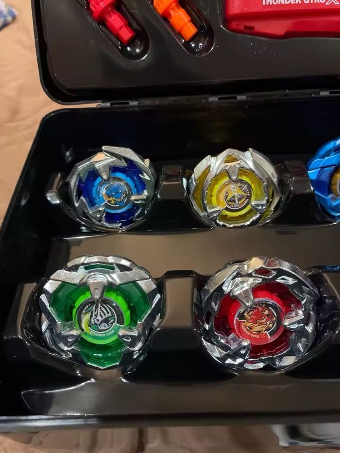 Coffret Beyblade – 8 Toupies + 2 Lanceurs – État Neuf / Set Complet - photo numéro 2
