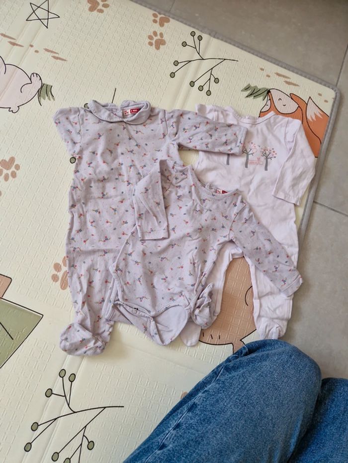 Lot 2 pyjamas +1 body assorti