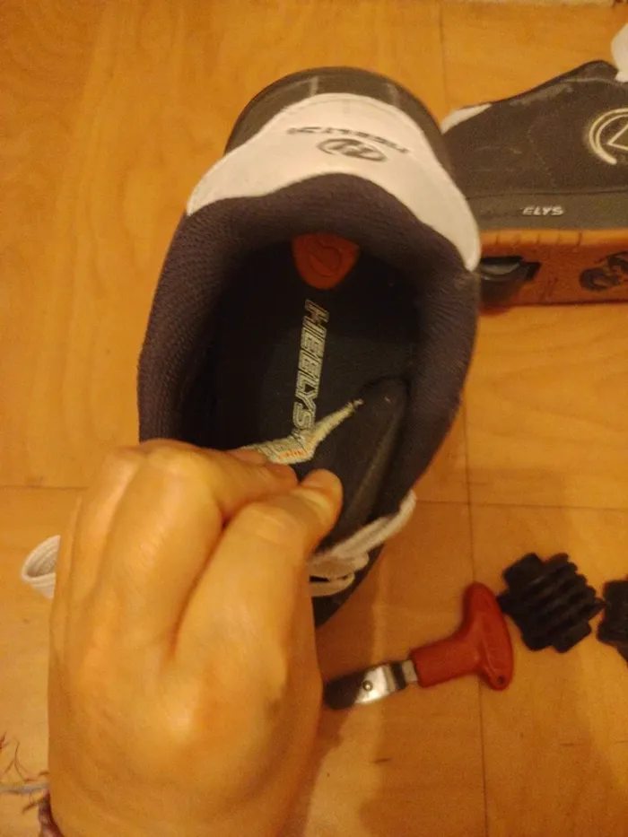 Basket heelys taille 34 - photo numéro 4