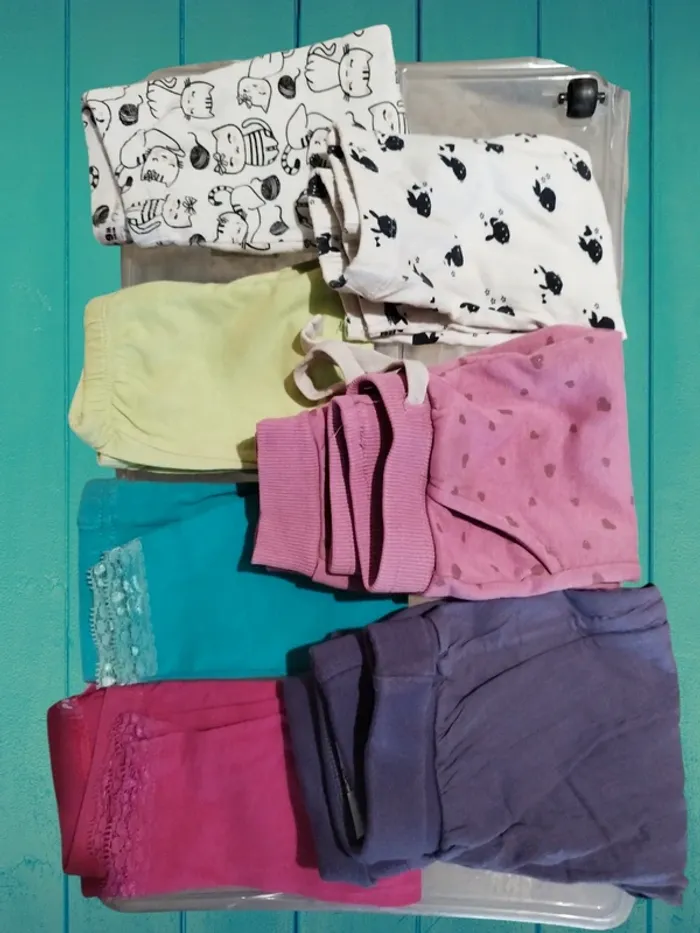 Lot de t-shirts et pantalons - photo numéro 2