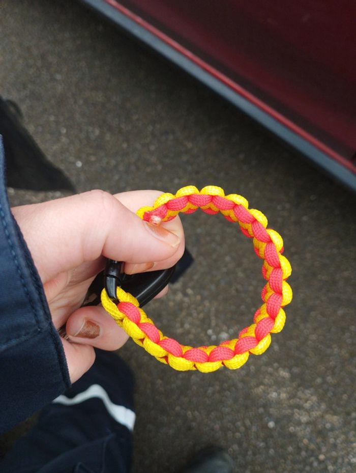 Bracelet femme jaune et rouge en paracorde - photo numéro 2